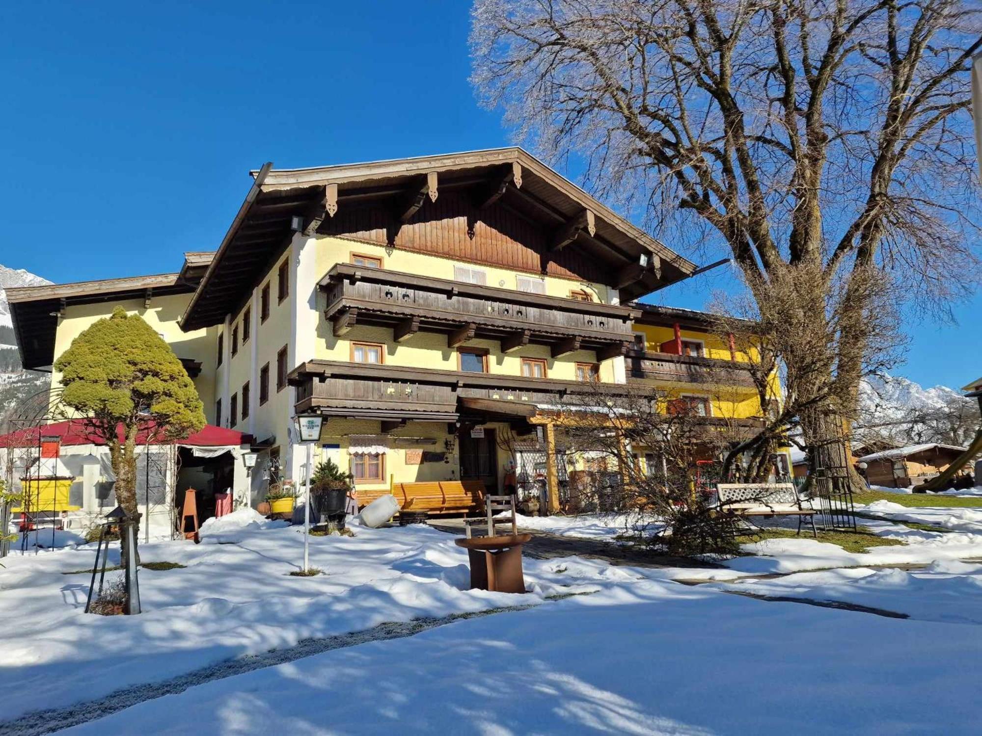 Ferienhotel Lindenhof Леоганг Екстериор снимка